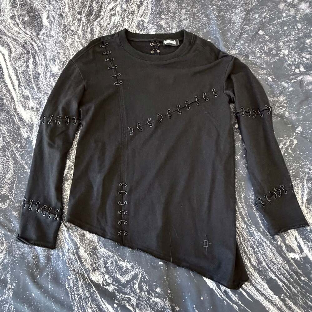 Darker Wavs Modulation Pierced Unisex O-Ring Asymmetrical Tee Top S